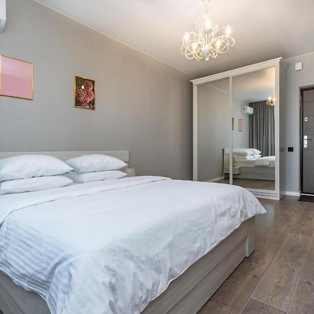 Квартира В Жк Лебединый, Ревуцкого 40 В, Метро Харьковская Позняки Kyiv Exterior photo